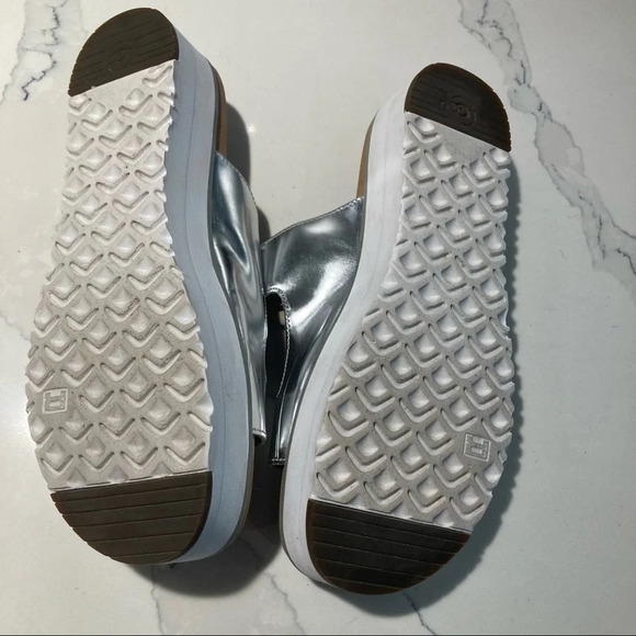 UGG  SZ 10 Ardyne Chunky Platform Silver Buckle Slip On Flip Flop Sandals - Picture 12 of 12